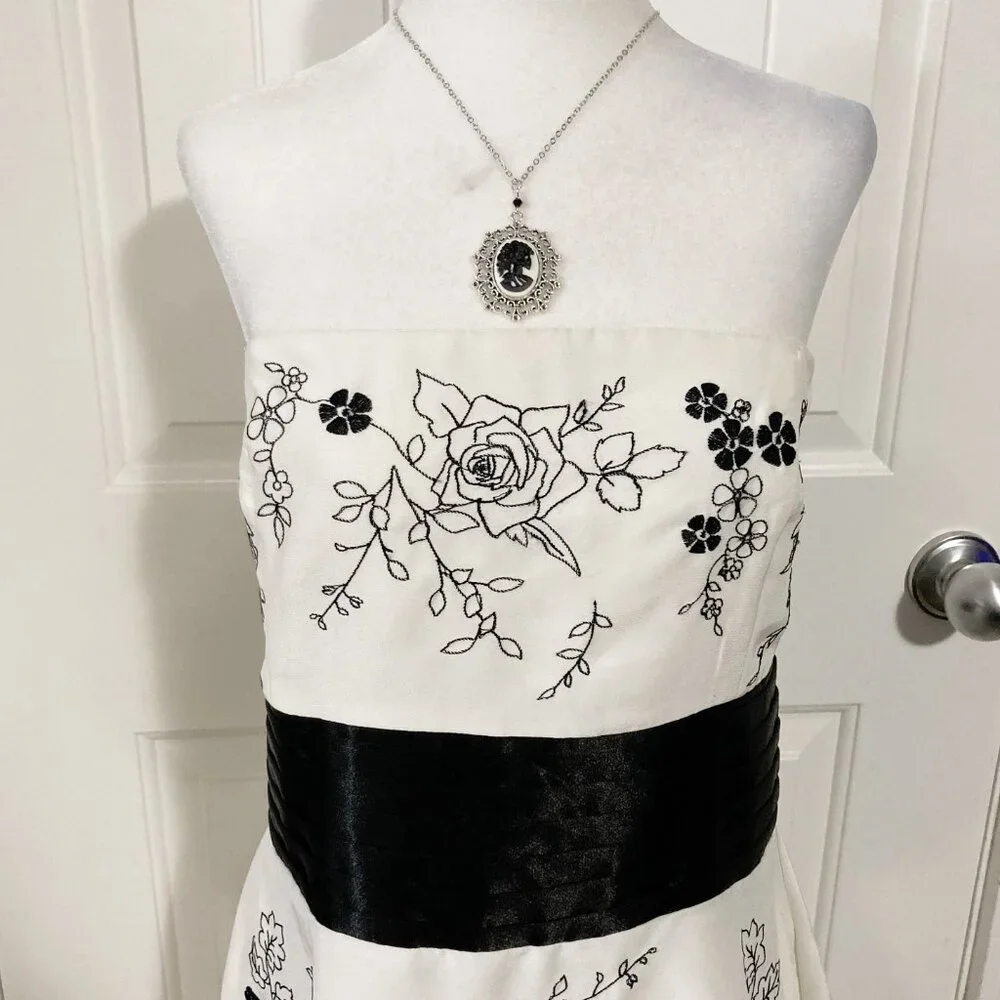 JESSICA Vintage strapless creamy white black floral embroidery dress SMALL MED - Picture 2 of 14